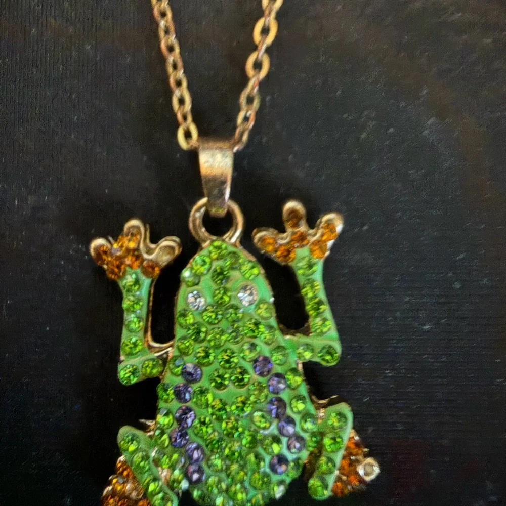 Green CZ Frog Pendant Necklace - Picture 2 of 3